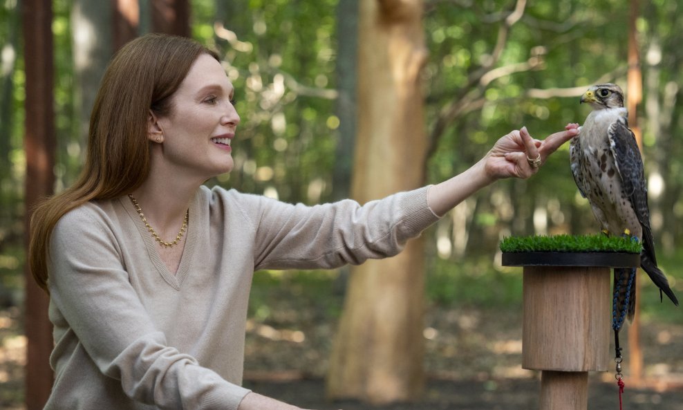 „Sirens“ izazvao podijeljene kritike, ali hipnotizira publiku