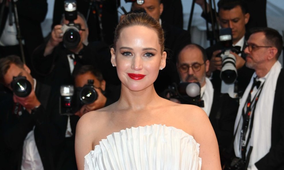 Jennifer Lawrence blistala u Cannesu u elegantnoj Dior haljini