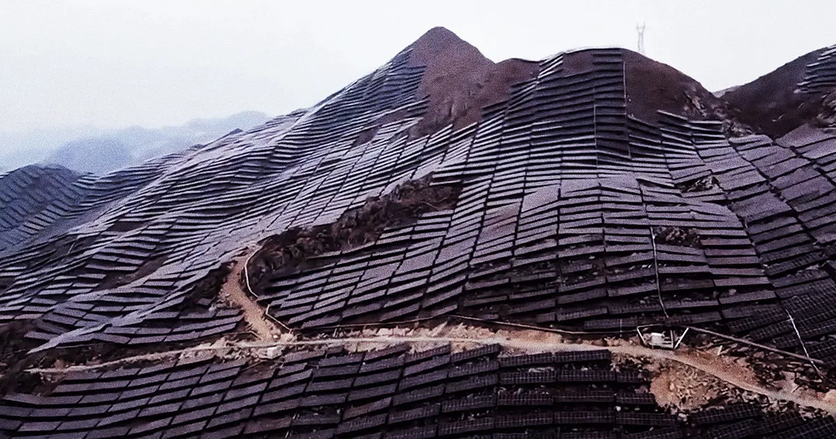 Cijeli planinski lanac u Kini prekriven solarnim panelima (VIDEO)