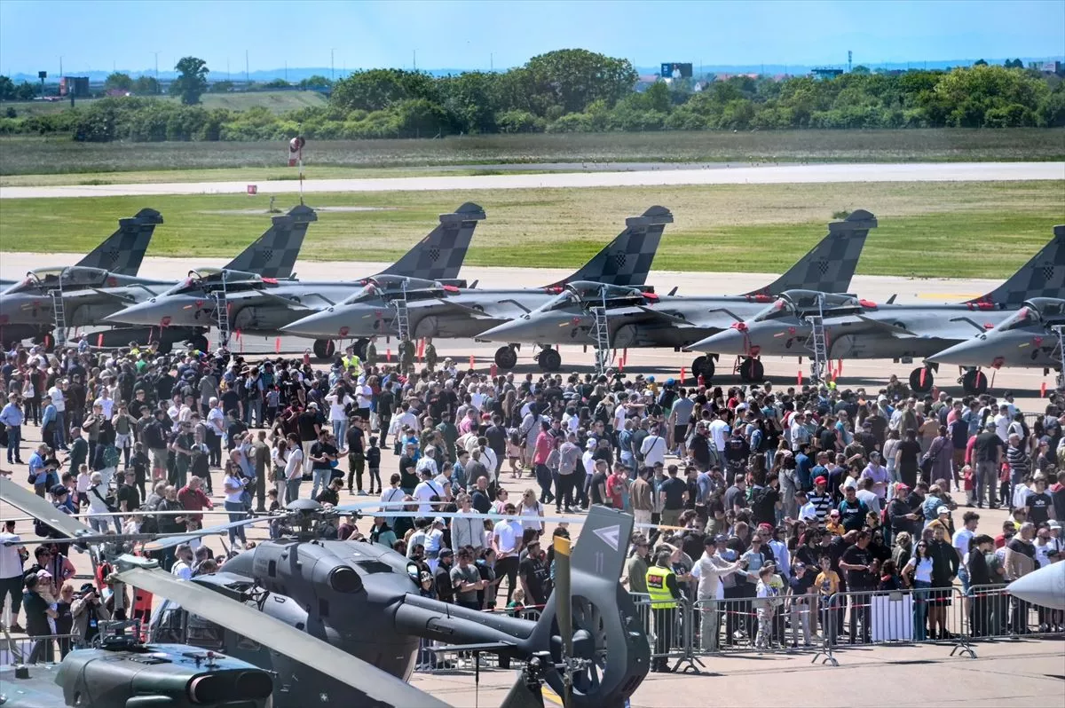 Prvi put predstavljena eskadrila od 12 borbenih aviona Rafale u Hrvatskoj