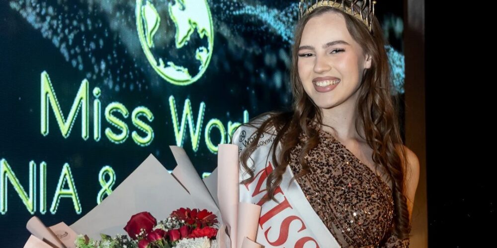 Ena Adrović otputovala na izbor za Miss svijeta Ena Adrović otputovala na izbor za Miss svijeta