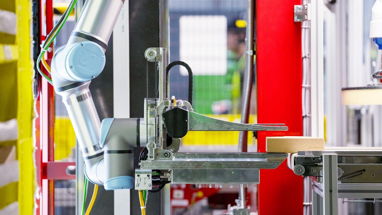 Amazon predstavio Vulcan, robota s osjećajem dodira