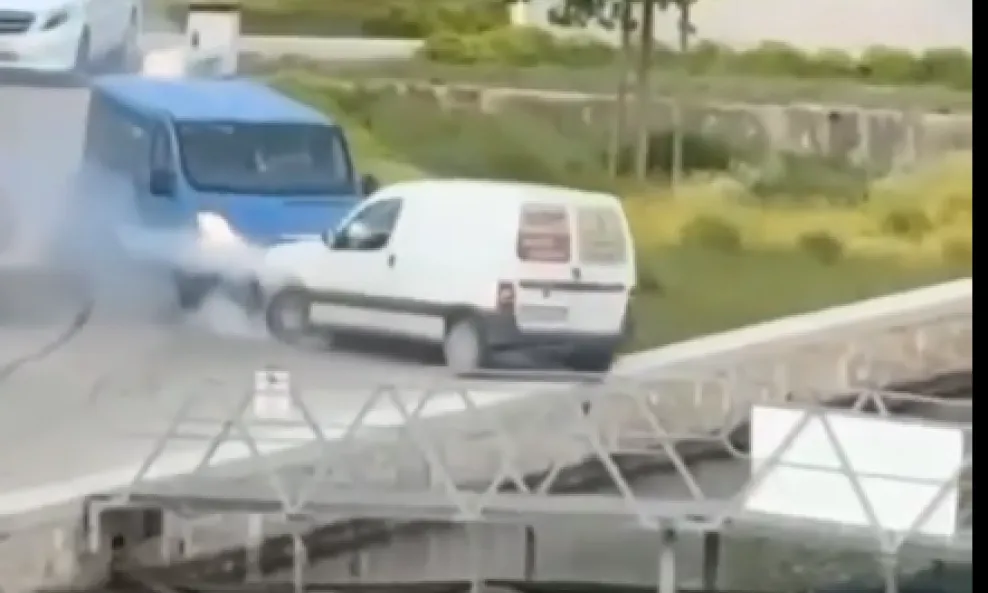 Haos u Puli: Vozač umalo završio u moru nakon sukoba u marini