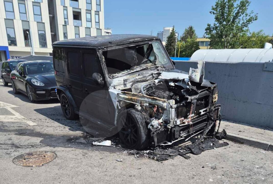 U Tuzli izgorio luksuzni Mercedes G-klase