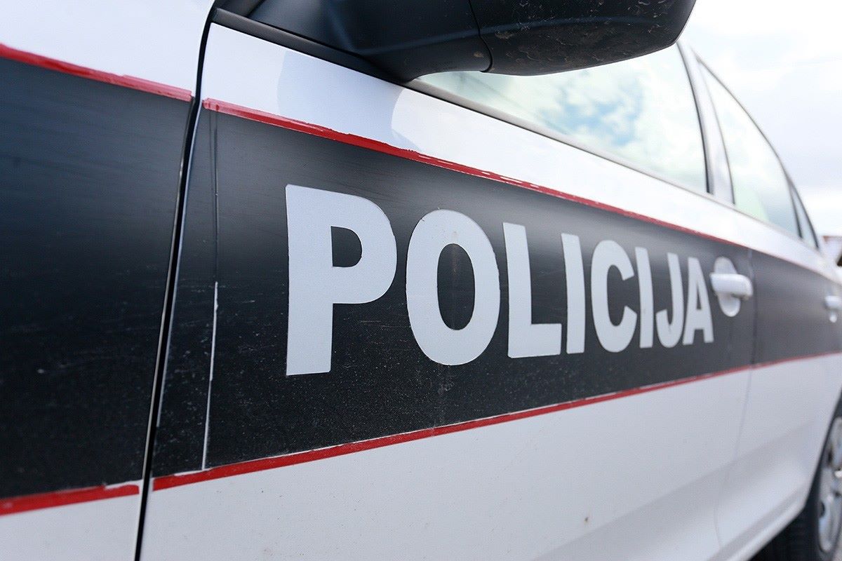 Tragedija kod Gračanice: Vozač poginuo u slijetanju s ceste