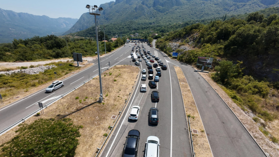 Kaznu za saobraćajni prekršaj u Crnoj Gori sada možete platiti karticom na licu mjesta