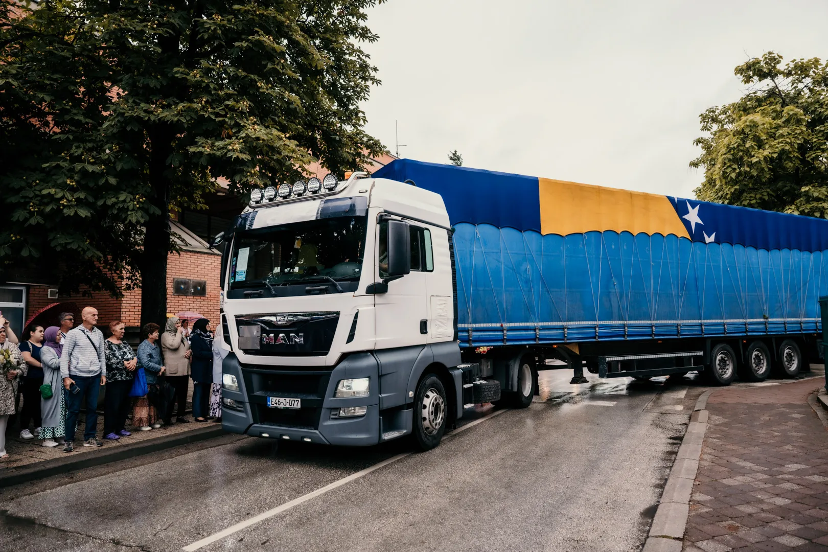 Tužna kolona sa posmrtnim ostacima sedam žrtava genocida prošla kroz Sarajevo