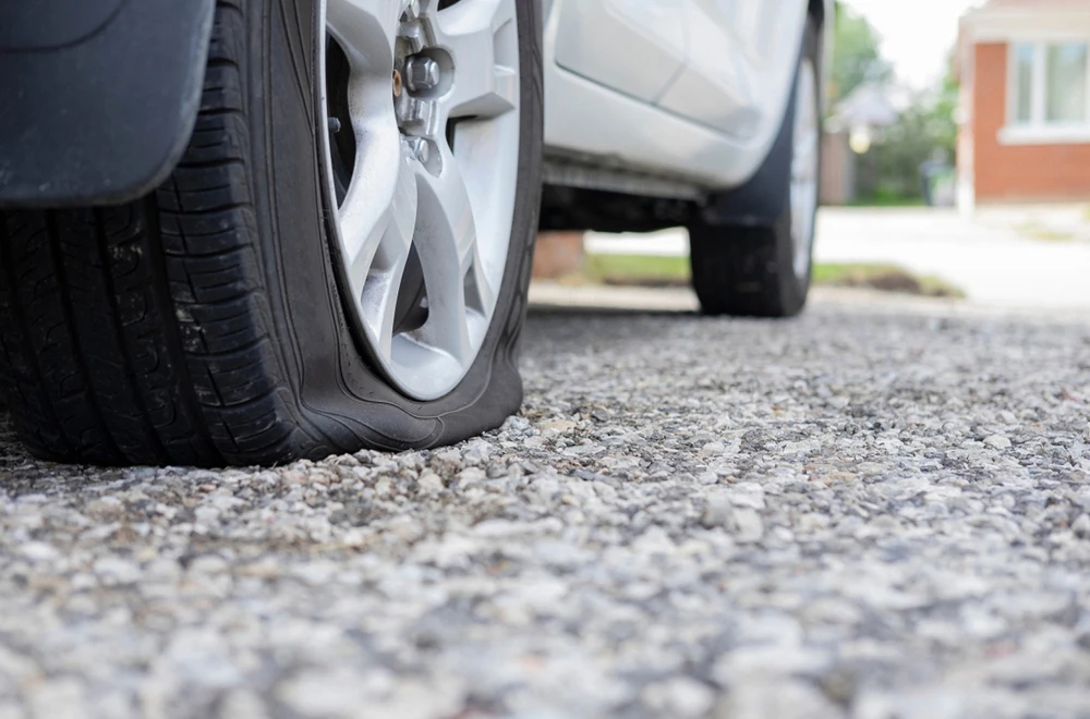 Njemački grad uveo kontroverznu mjeru: Dužnicima ispumpavaju gume na automobilima!