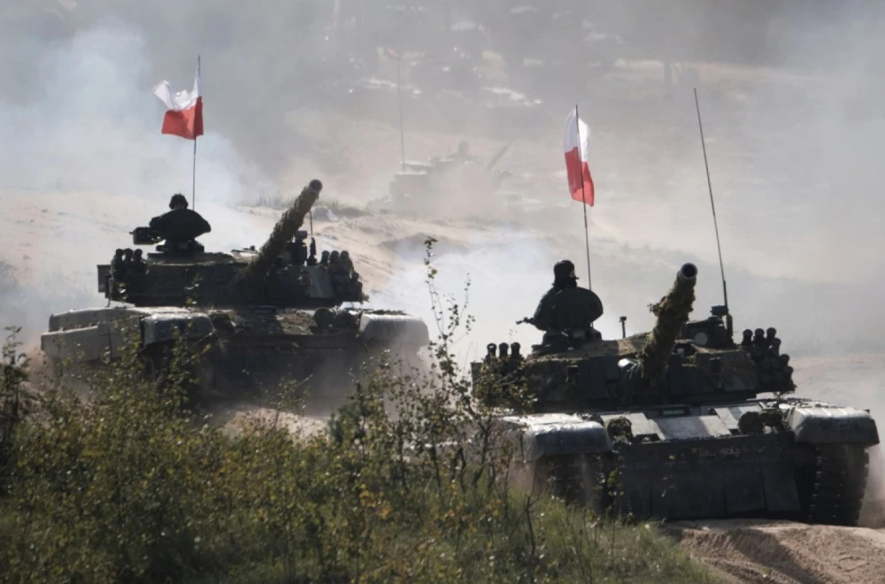 Poljska pokreće masovnu vojnu obuku za 400 hiljada građana do 2026. godine Poljska pokreće masovnu vojnu obuku za 400 hiljada građana do 2026. godine