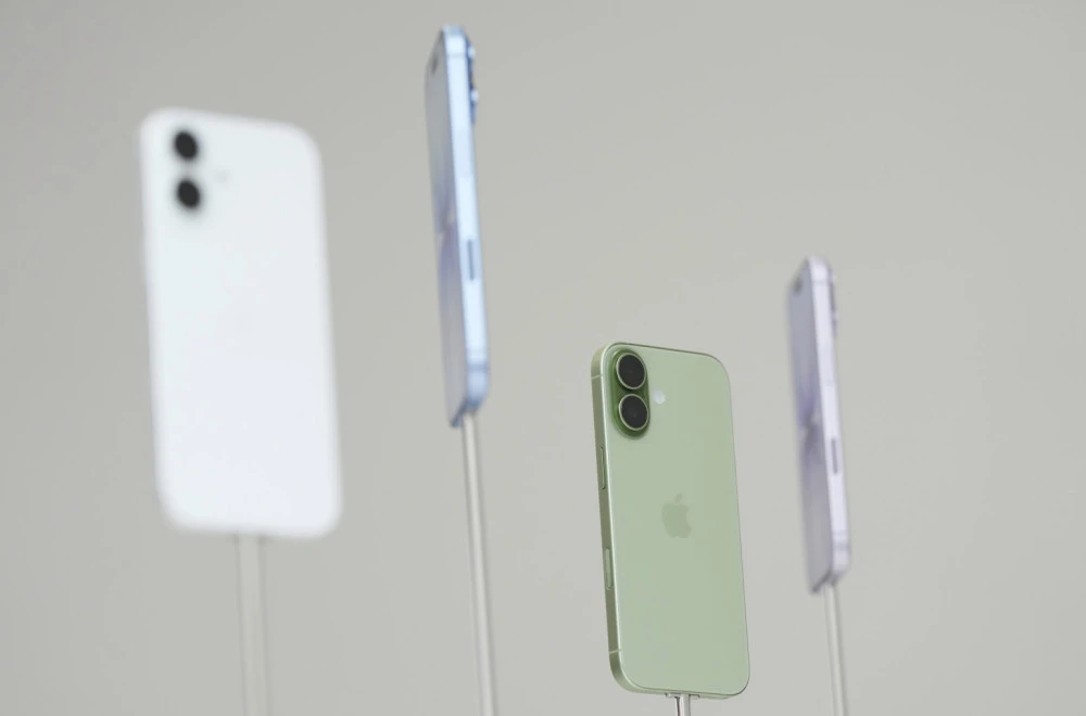 Kinezi masovno kupuju iPhone 17: Pretprodaja oborila rekorde!