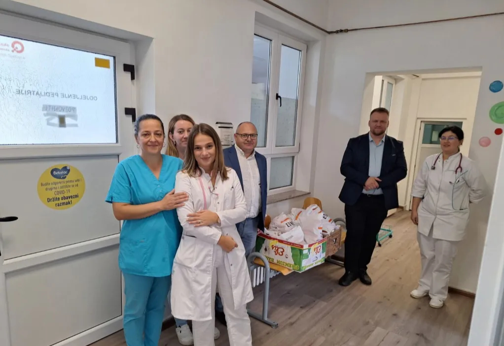Paketići za djecu na pedijatriji Opće bolnice u Gračanici