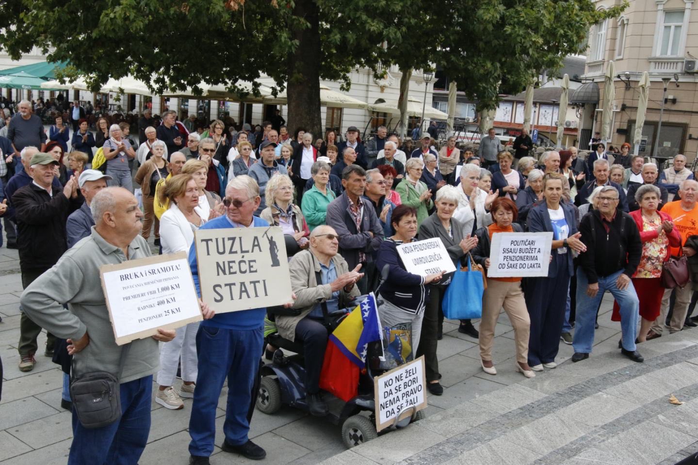 Protest penzionera u Tuzli: Jednokratna pomoć nije rješenje