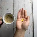 Jutarnja kafa može oslabiti djelovanje lijekova: Evo koje lijekove ne treba miješati sa kofeinom