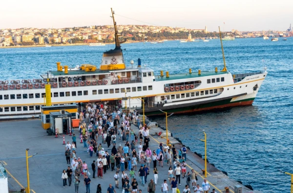 Incident na trajektu: Djeca u panici zbog slučajno emitovanog pornografskog sadržaja