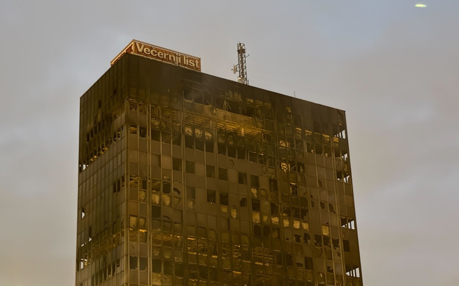 Više mladih ušlo u Vjesnik prije požara, otkriven uzrok brzog širenja