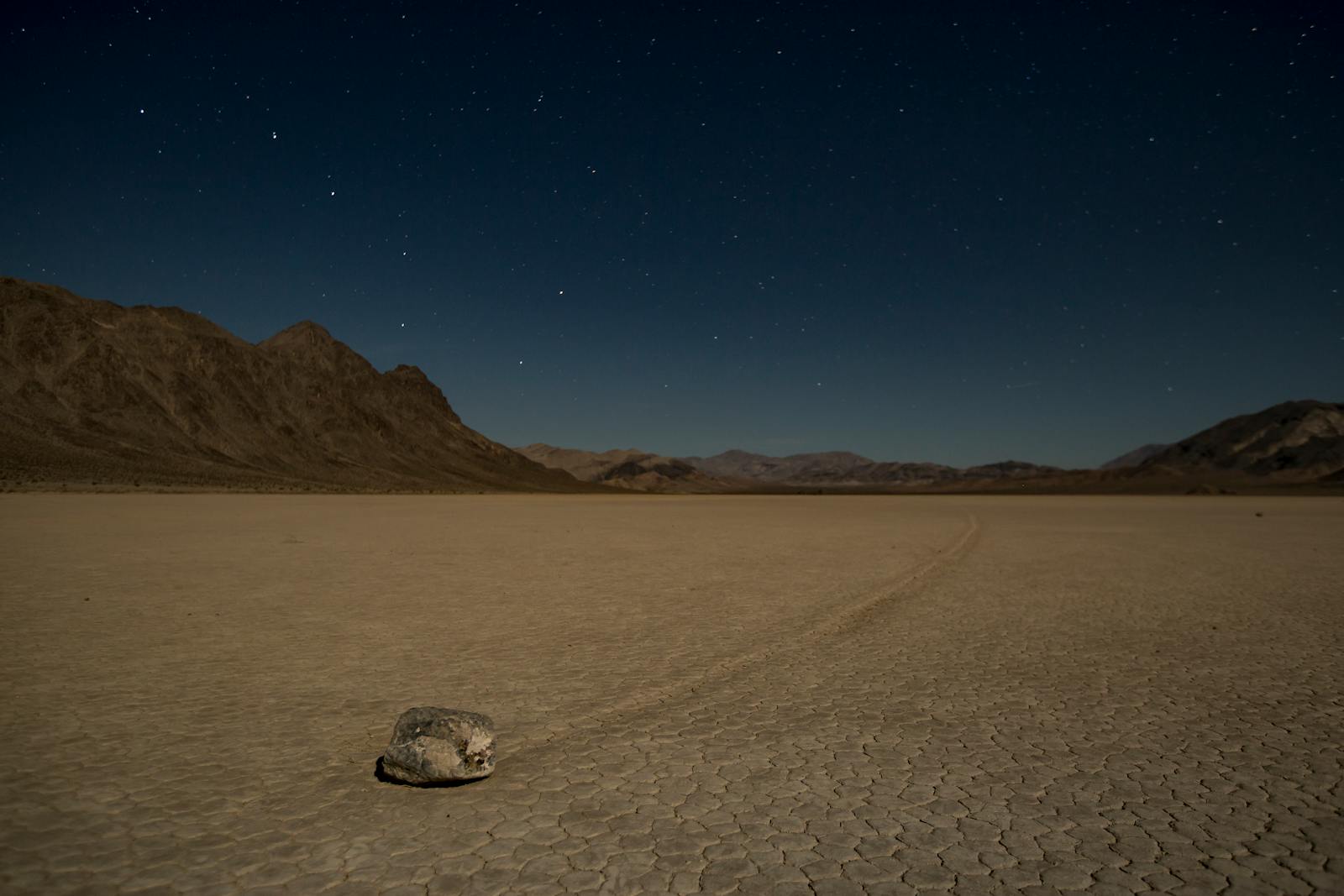 Zašto se u sušnoj Dolini smrti stijene kreću same od sebe?
