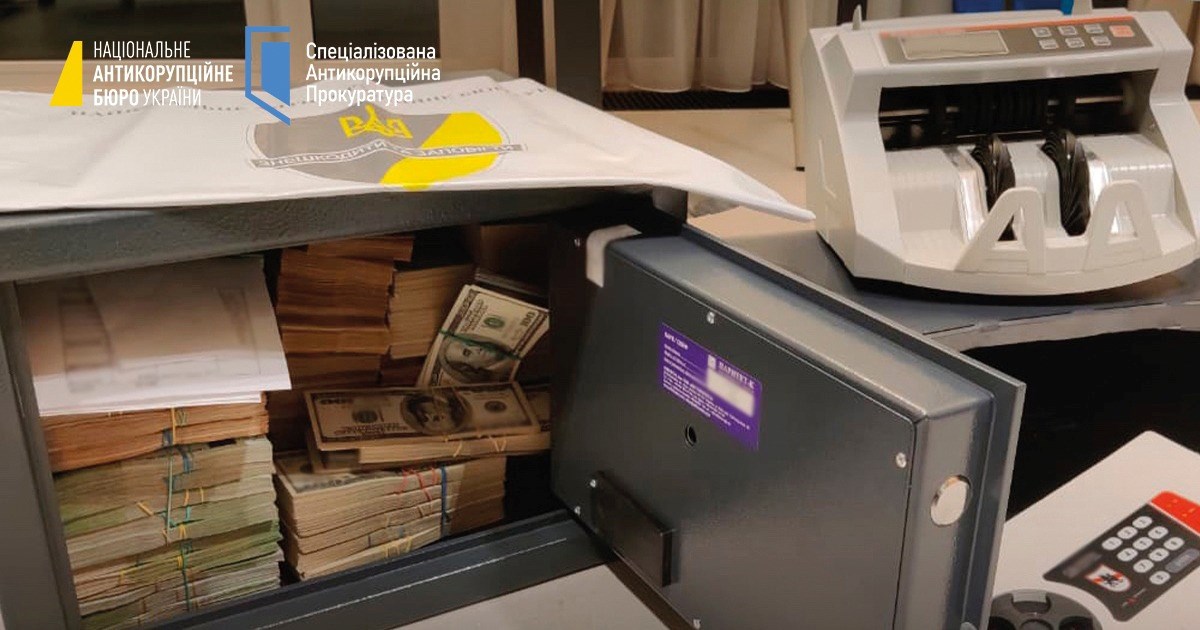 Ukrajina u korupcijskom skandalu: Zlatni WC i vreće novca