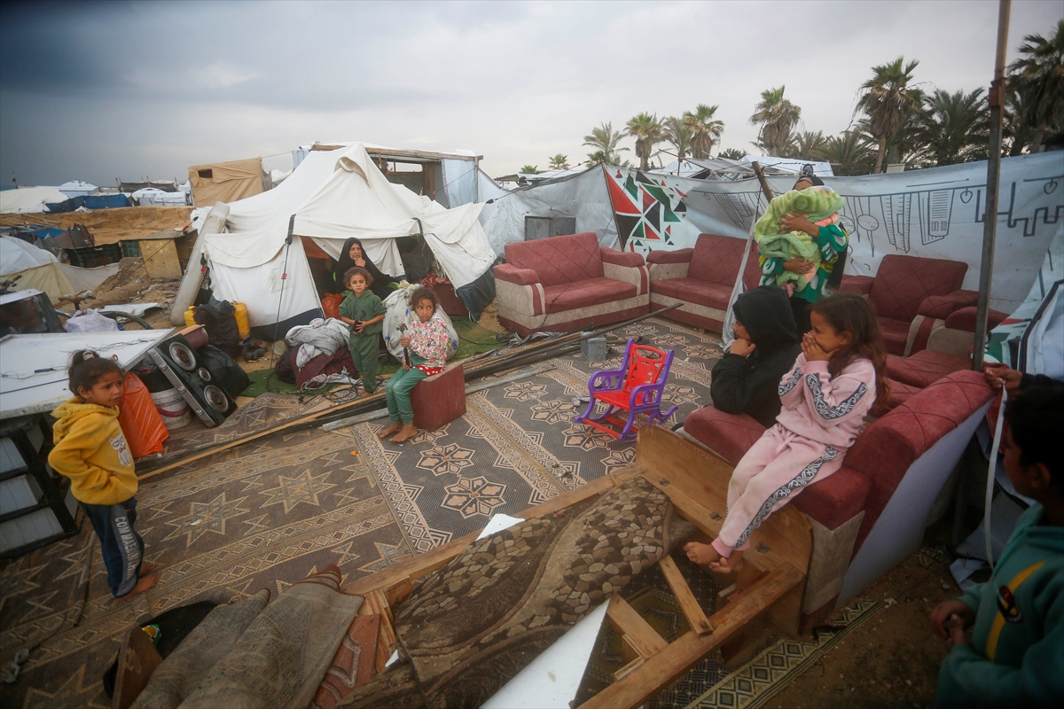 Palestinske porodice u Gazi bore se s hladnoćom u poplavljenim skloništima