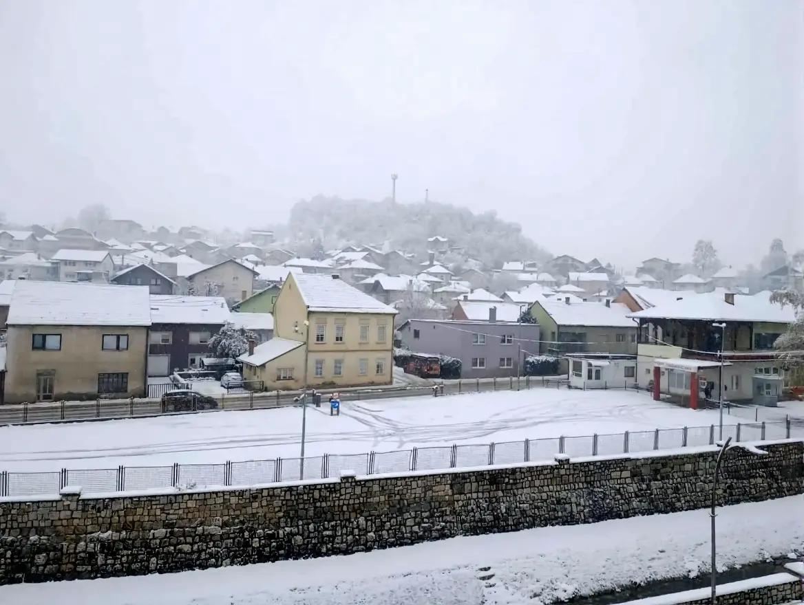 Gračanica pod sniježnim pokrivačem, mnoge mjesne zajednice bez struje
