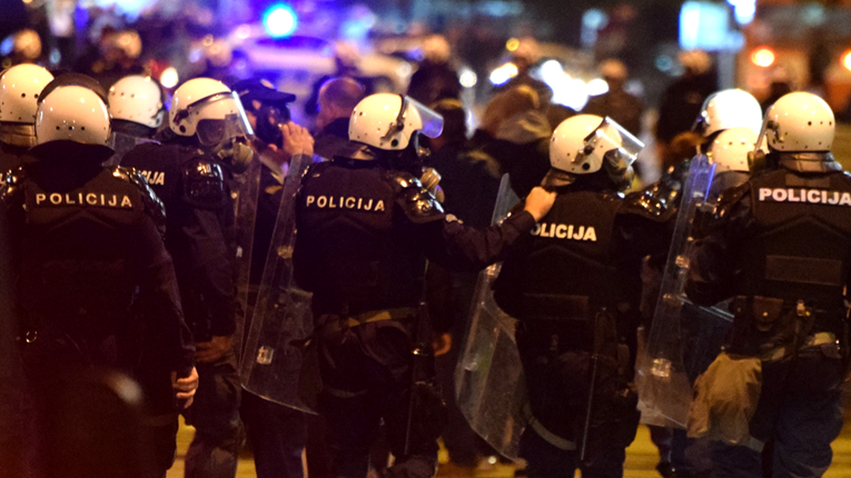 Hrvatski navijači napadnuti šipkama u Crnoj Gori pred utakmicu