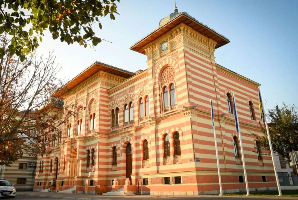 Vlada Brčko distrikta oštro osudila paljenje automobila: Traže brzu reakciju policije i tužiteljstva