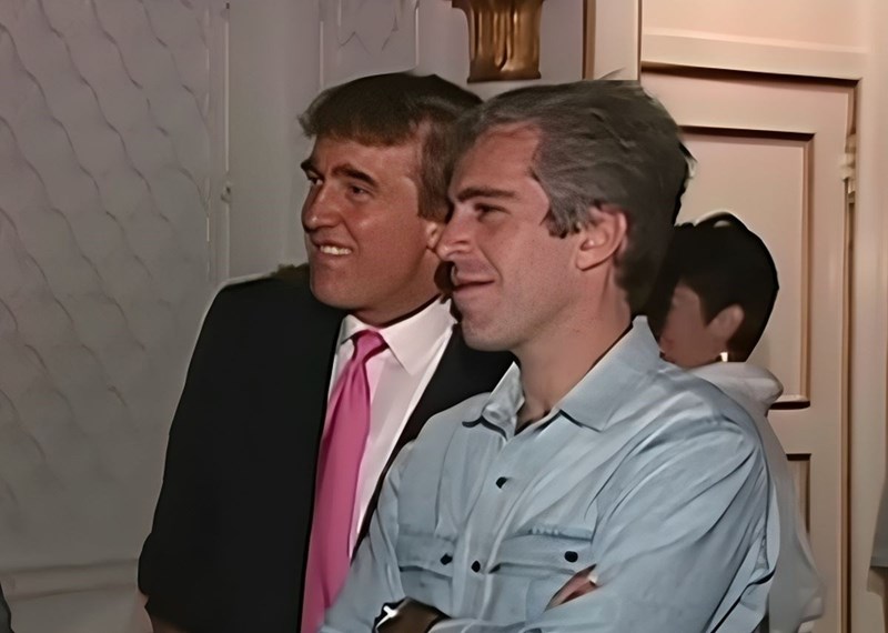 Objavljeni hiljadi dokumentata o Epsteinu: Trump je proveo sate s jednom od žrtava