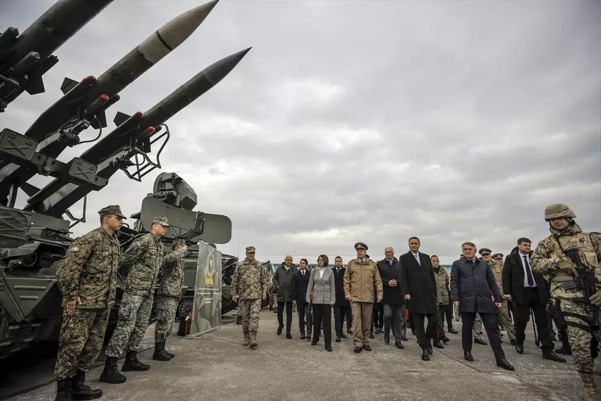 Svečano obilježavanje 20. godišnjice Oružanih snaga BiH u Rajlovcu Svečano obilježavanje 20. godišnjice Oružanih snaga BiH u Rajlovcu