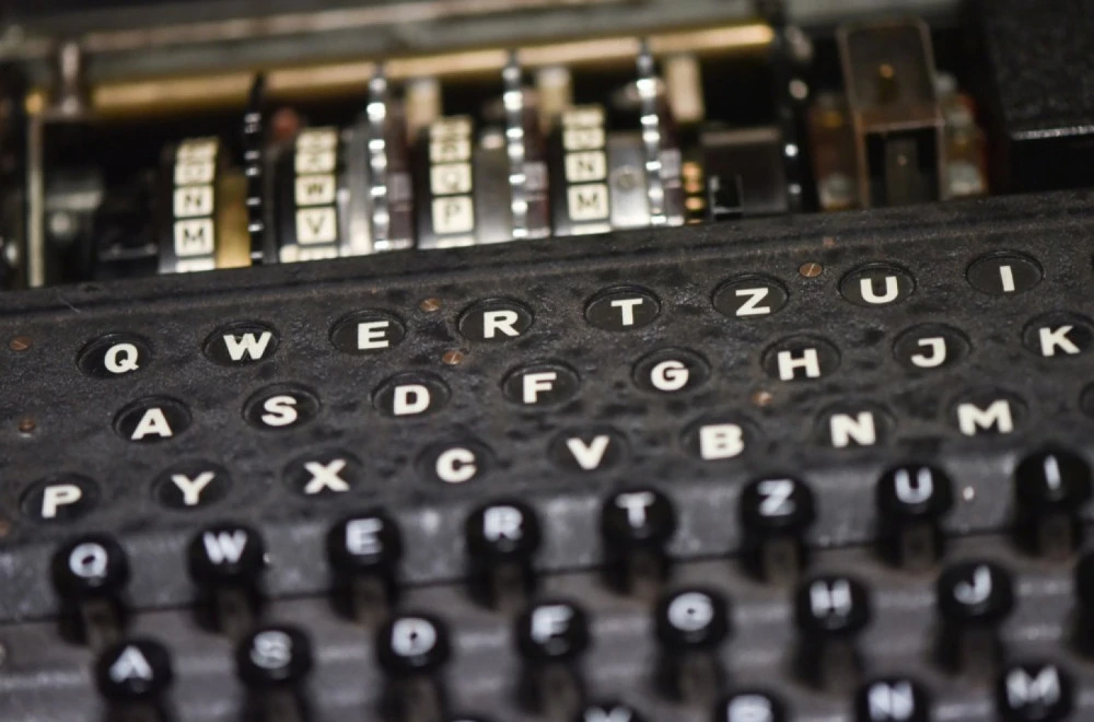 Njemačka šifrirna mašina Enigma M4 prodana za 482.600 eura