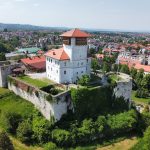 Američka ambasada izdvojila 218.000 dolara za obnovu Kule u Gradačcu