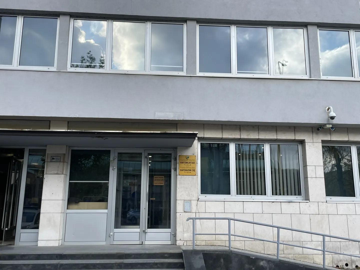 Sud u Tuzli produžio pritvor uhapšenim policajcima MUP-a TK