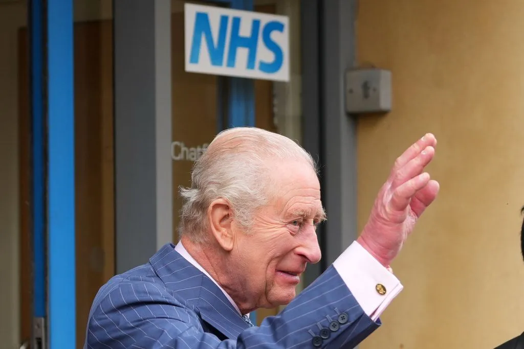 Kralj Charles službeno lišio brata Andrewa kraljevskih titula Kralj Charles službeno lišio brata Andrewa kraljevskih titula