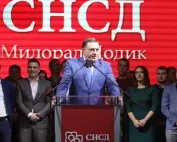 Milorad Dodik drži govor na skupu SNSD-a.