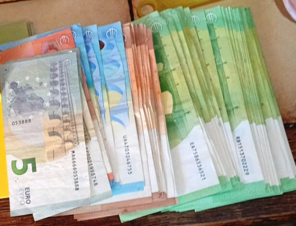 Uhapšeno lice zbog lihvarstva u Kalesiji, pronađeno oružje i novac Uhapšeno lice zbog lihvarstva u Kalesiji, pronađeno oružje i novac