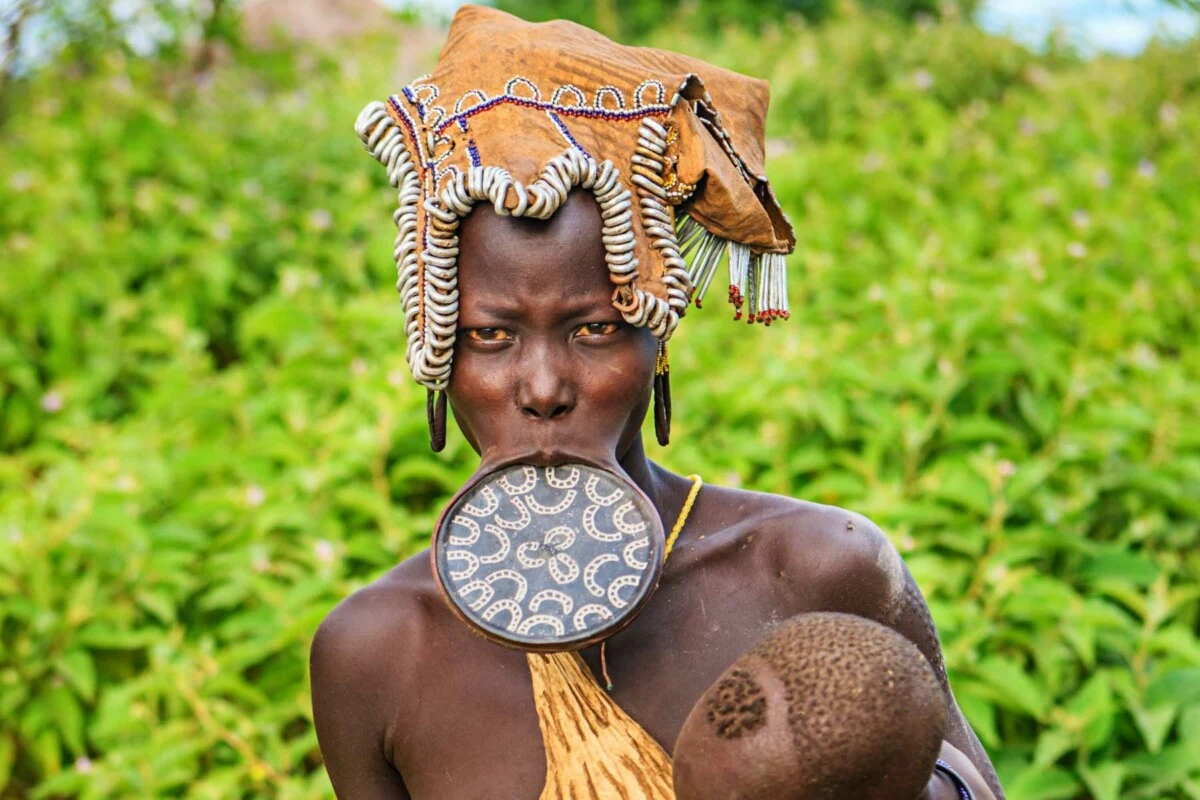 Zašto žene u plemenu Mursi nose tanjire u usnama?