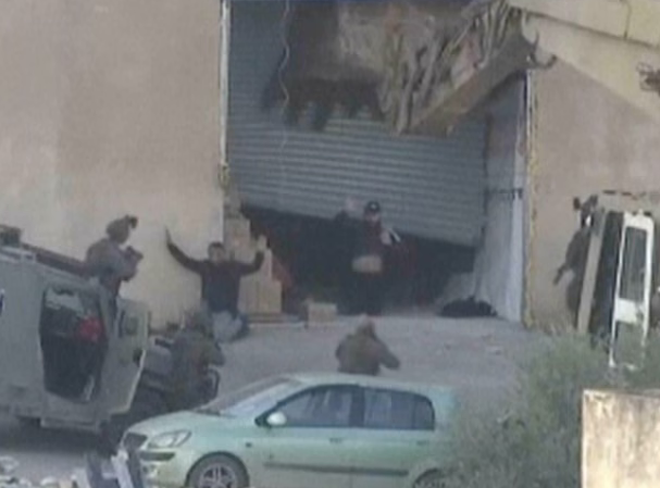 Izraelske snage snimljene kako ubijaju dvojicu Palestinaca nakon predaje