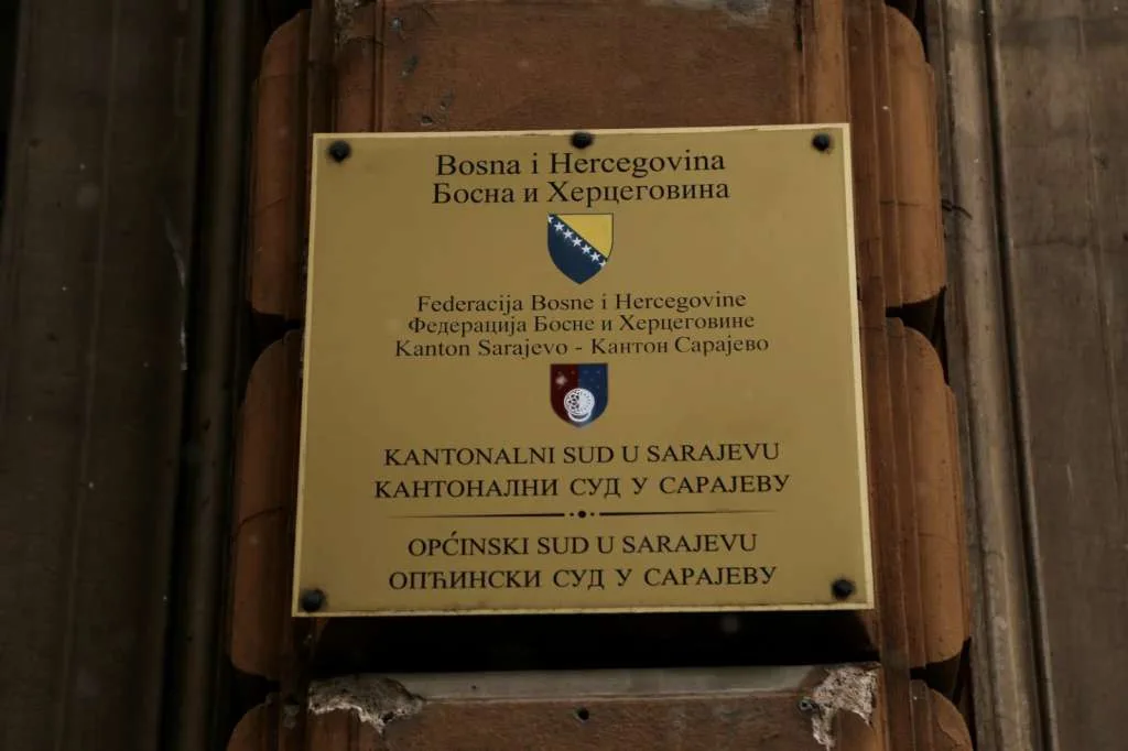 Ukinuta pritvorska mjera policijskom službeniku osumnjičenom za odnose s maloljetnom osobom