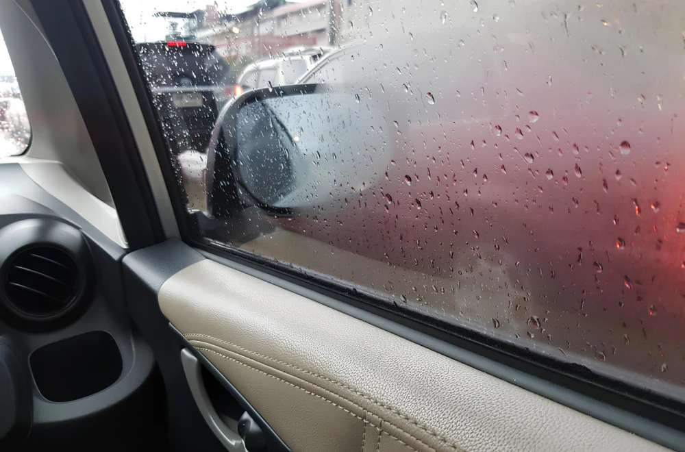 Sudar uslijed zamagljenog vjetrobrana – upozorenje za sve vozače (VIDEO)