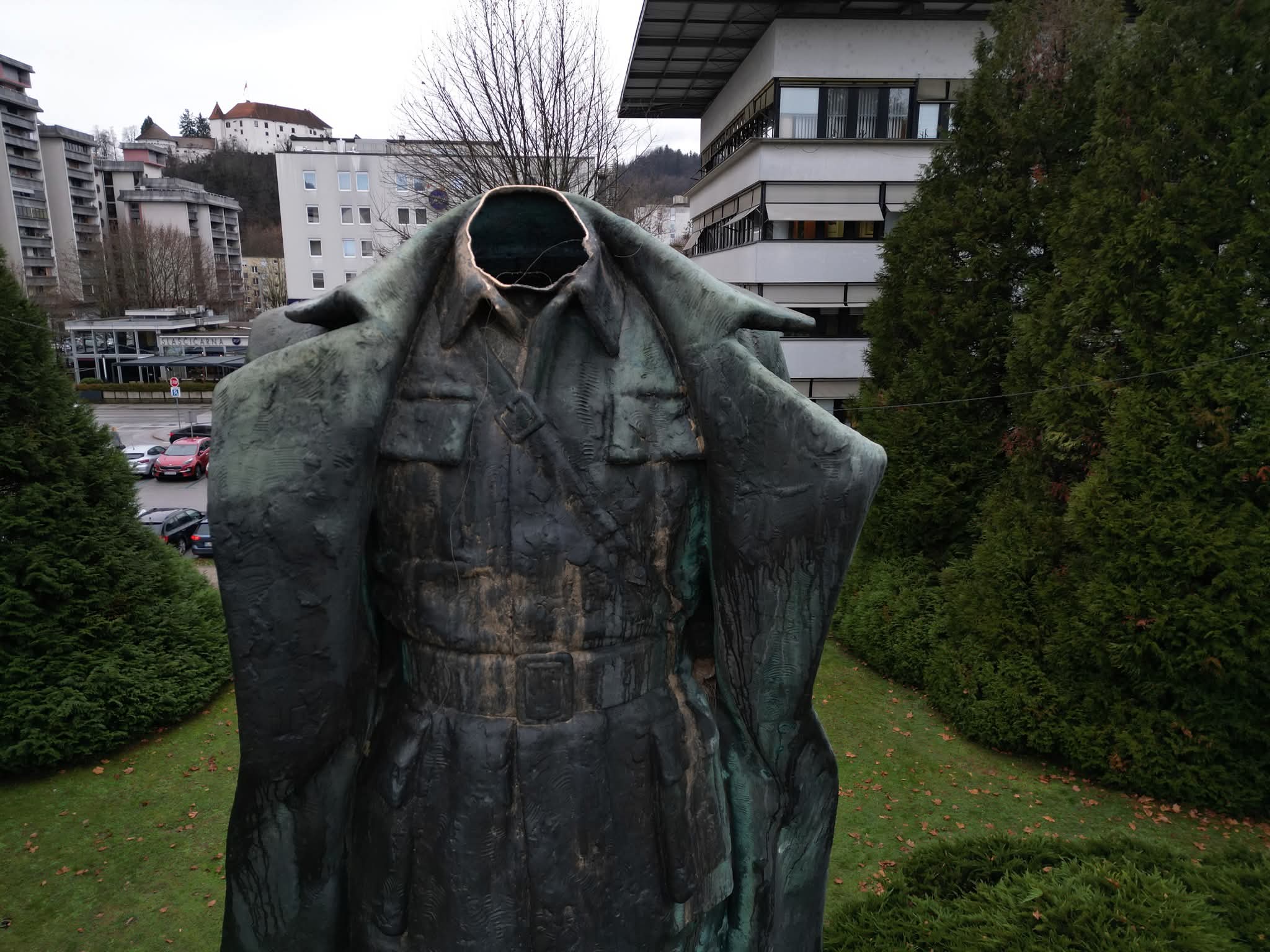 Oštećen spomenik Josipu Brozu Titu u Velenju