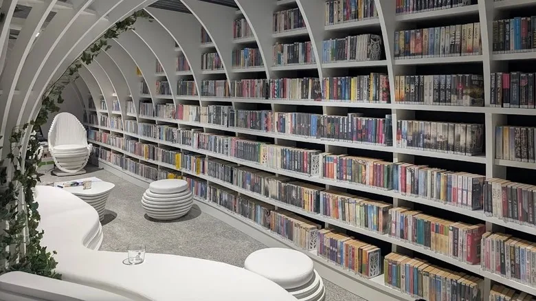 Varšavska metro stanica pretvorena u zadivljujuću biblioteku Varšavska metro stanica pretvorena u zadivljujuću biblioteku