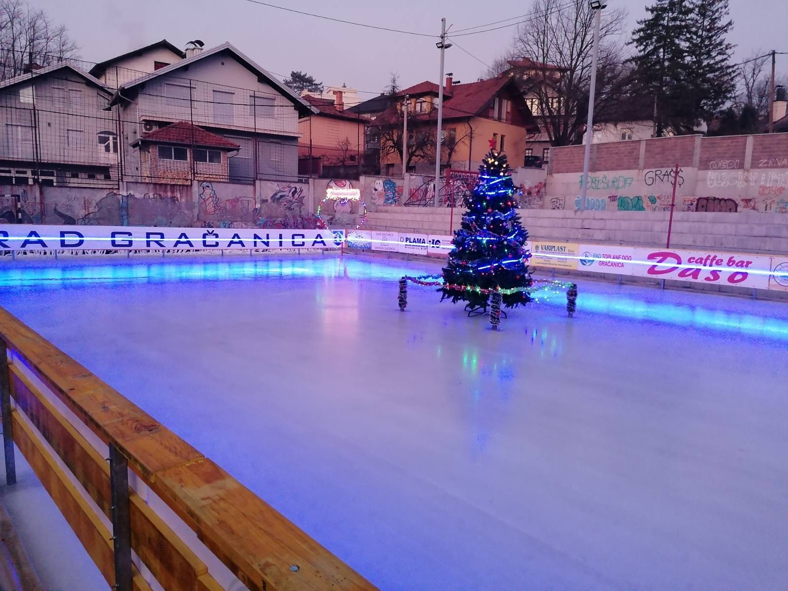 Odgađa se otvaranje klizališta u Gračanici Odgađa se otvaranje klizališta u Gračanici