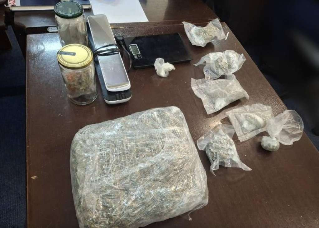 Akcija ‘Pregovarač’: Uhapšen muškarac zbog droge u Ilidži Akcija ‘Pregovarač’: Uhapšen muškarac zbog droge u Ilidži