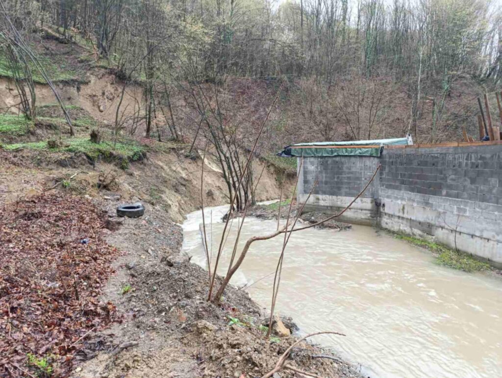 Klizišta i poplave u Tuzlanskom kantonu: Kiša uzrokovala probleme
