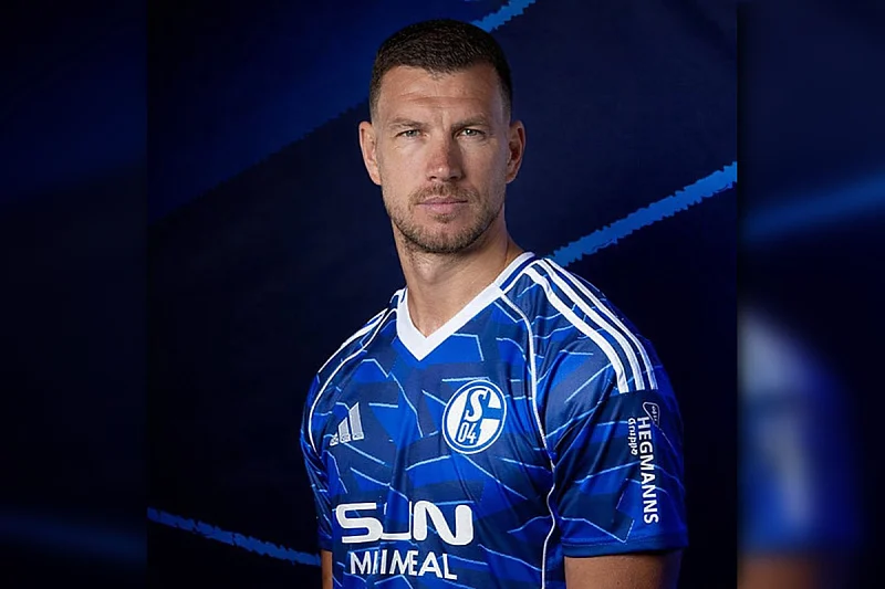 Edin Džeko na pragu povratka u Bundesligu: Schalke 04 čeka Dijamant!