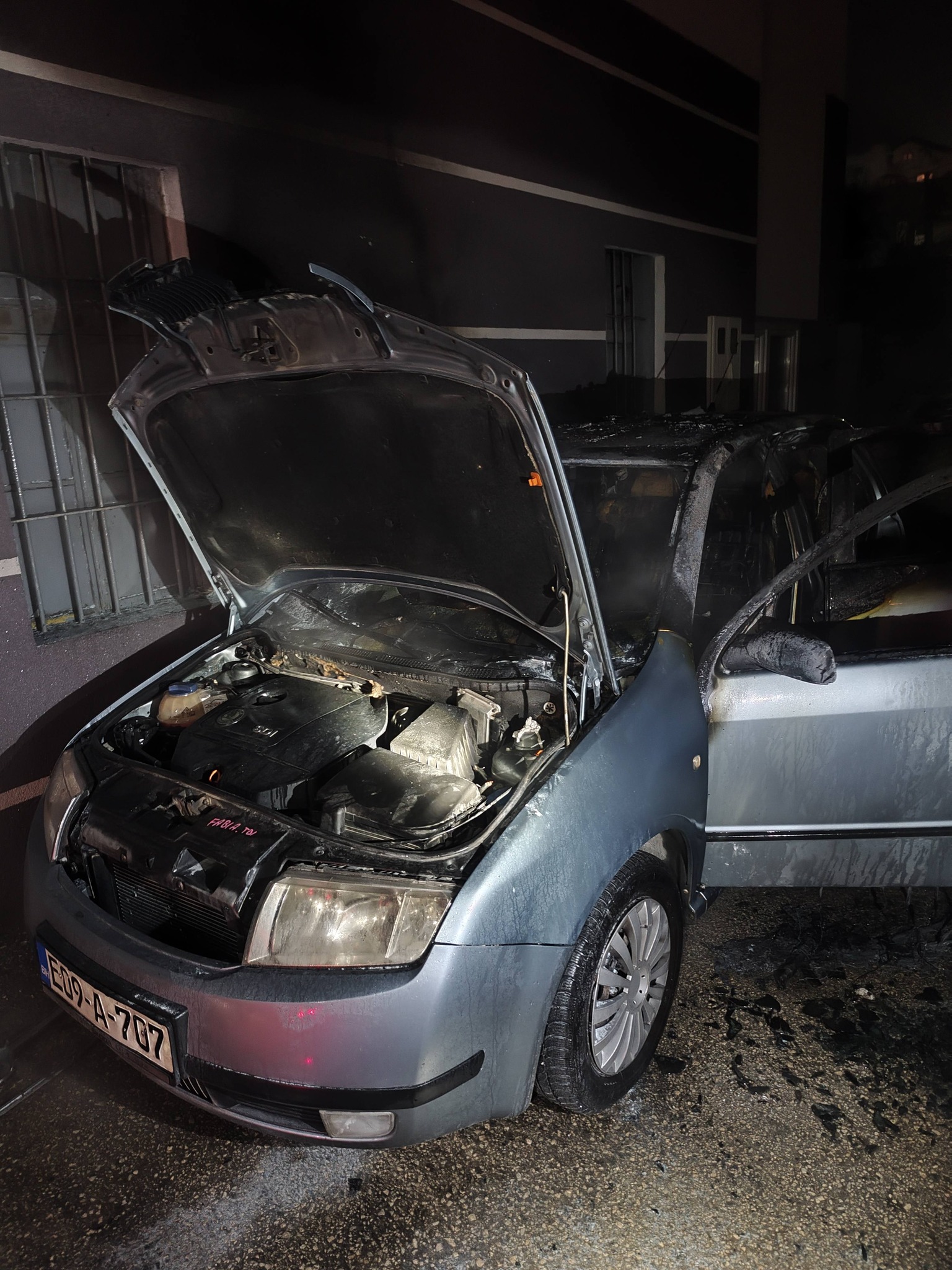 Požar u Gračanici: Vatrogasci brzo reagovali Požar u Gračanici: Vatrogasci brzo reagovali