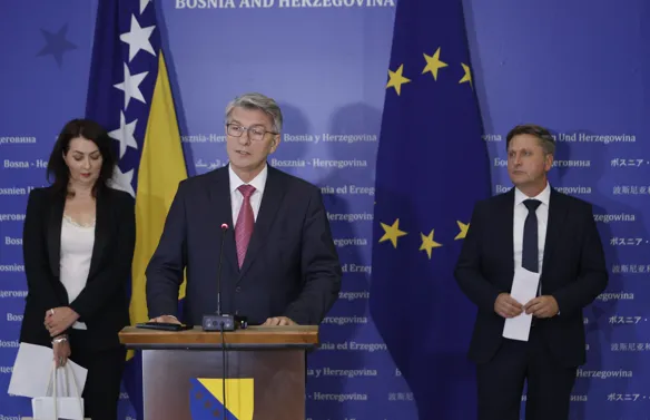 Komisija odbila zakone o imovini i povratnicima