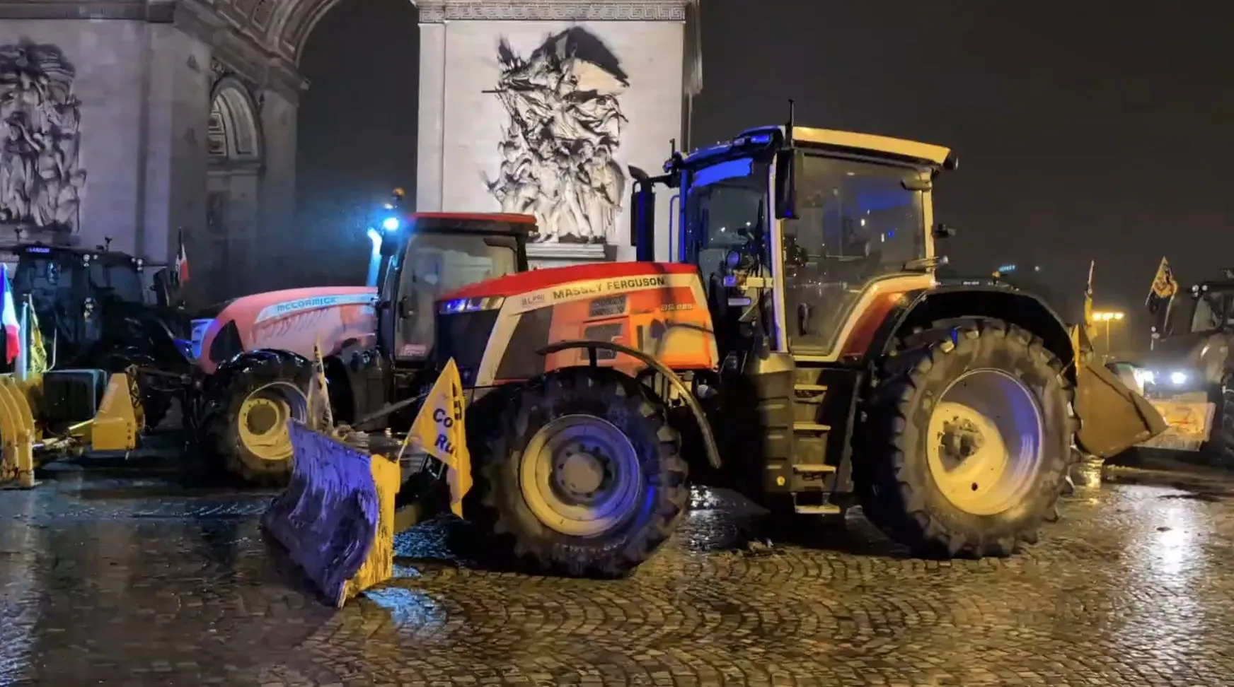 Francuski farmeri traktorima blokirali Paris zbog sporazuma EU i Mercosura