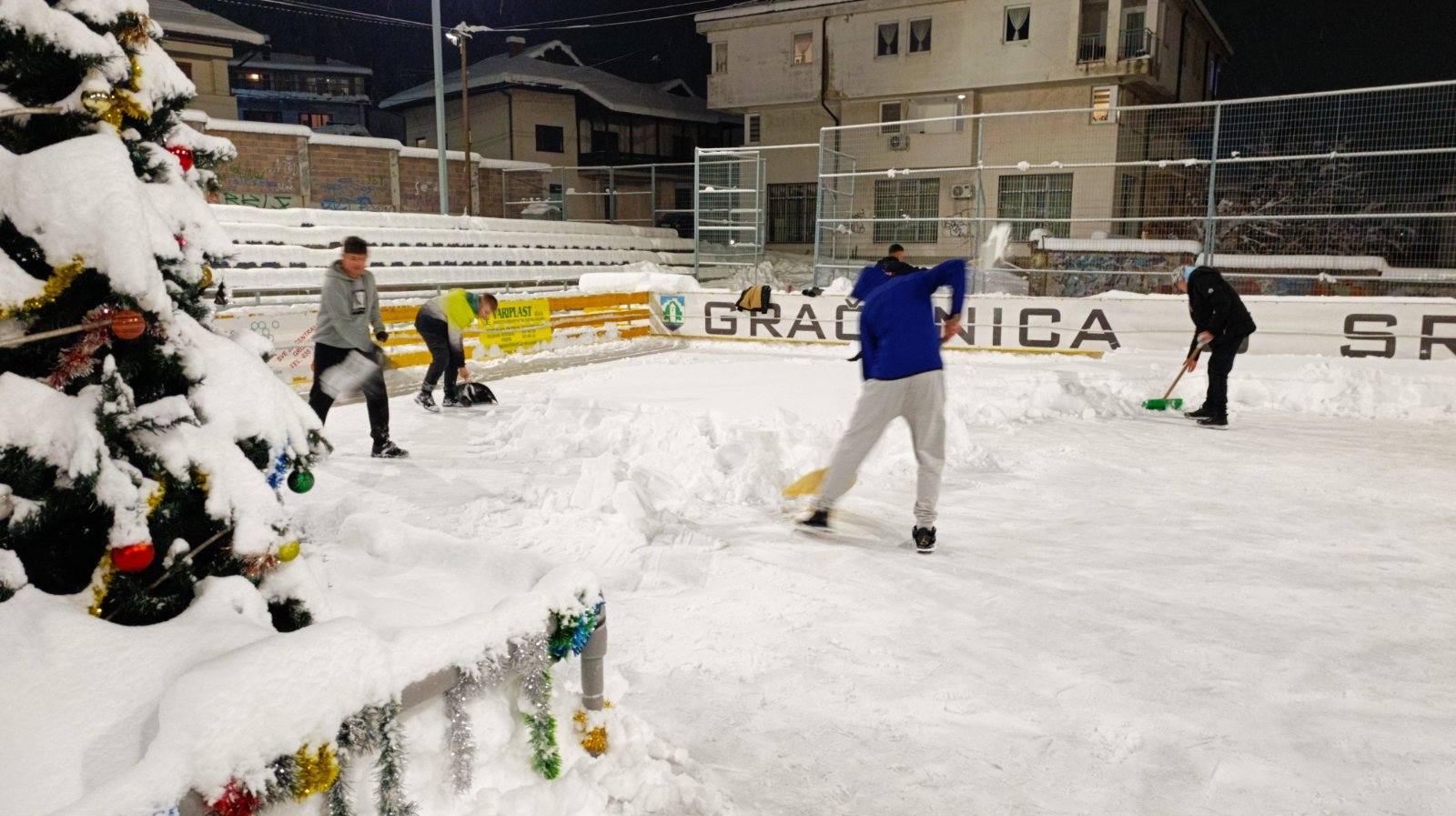 Gračanica: Klizalište otvoreno za sve ljubitelje klizanja!