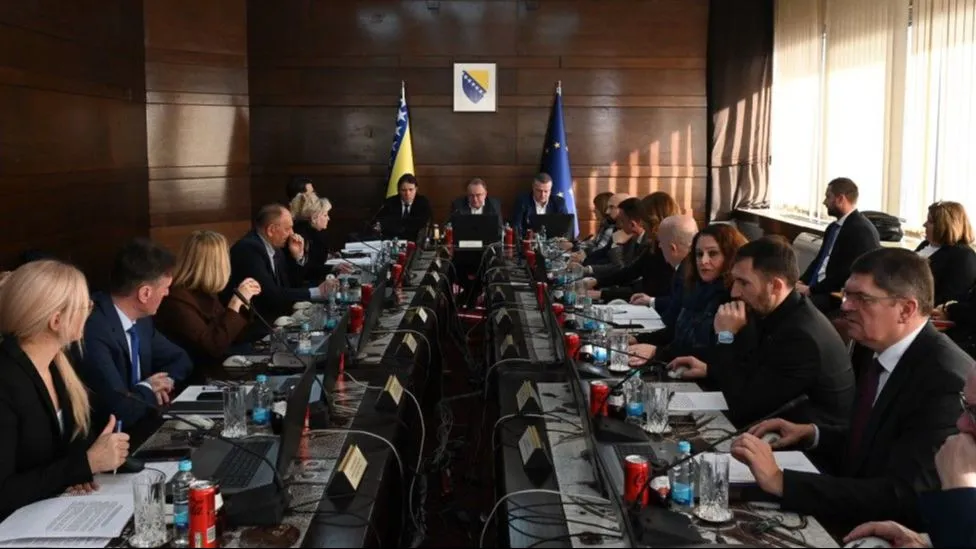 Vlada Federacije BiH predlaže ukidanje carine na naftu: Mjera traje 180 dana i treba smanjiti zavisnost od dominantnih dobavljača