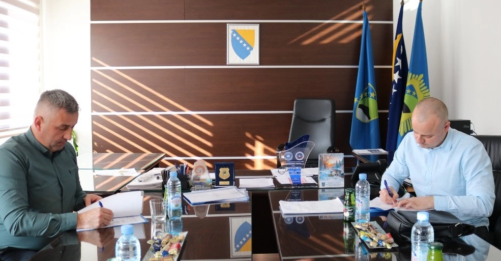 Novim ugovorom unaprijeđeni uslovi za policajce u TK