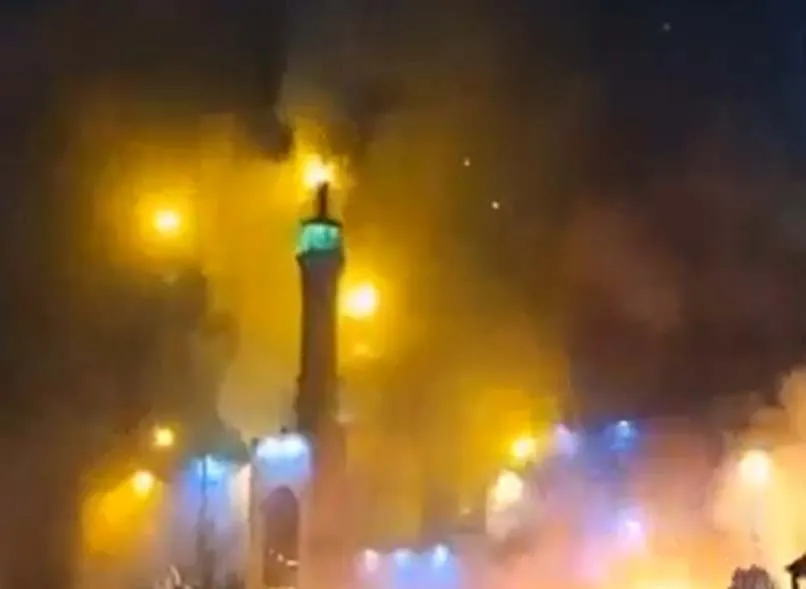 Teheran: Demonstranti zapalili džamiju i automobile usred protesta